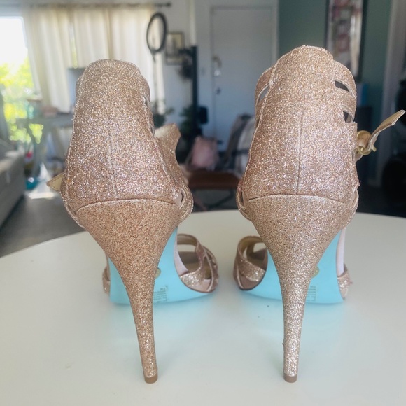 Betsey Johnson size 7 gold shimmer strappy heels blue bottoms - worn once - Picture 4 of 5